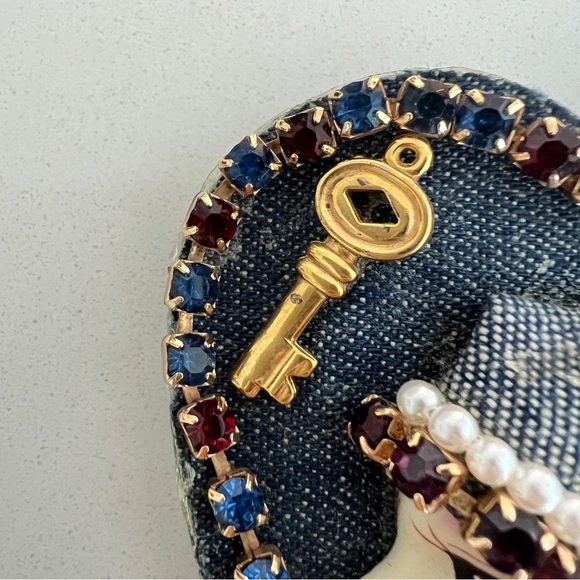 1980s Brooch Denim Heart Beading Jewels Hand-Crafted Pin - Picture 5 of 8